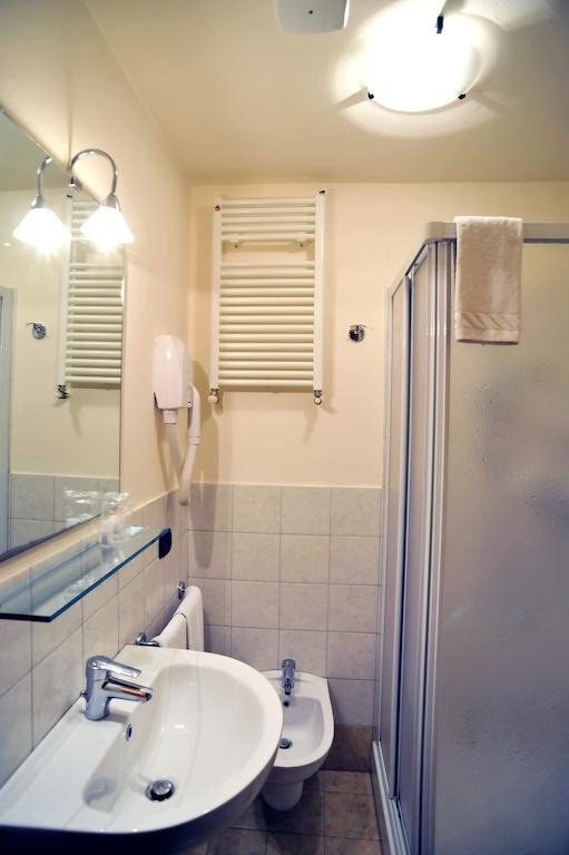 Albergo Croce D'Oro Dolce Exterior photo
